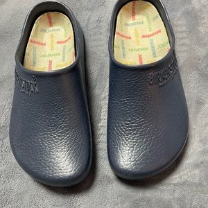 Birkenstock Unisex Super Birki Clogs Shoes
Navy Blue.Size 38W 7 M 5 .New-no box.